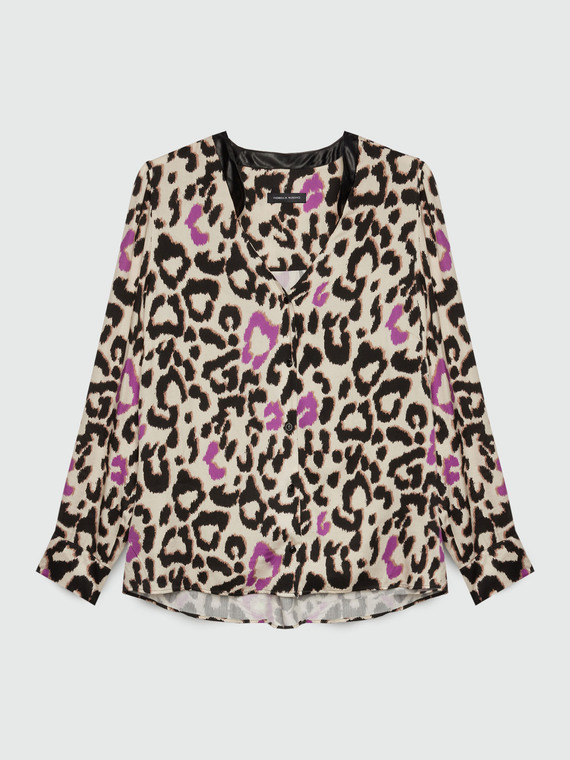 Hemdbluse mit Leopardenmuster und V-Ausschnitt