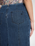 Falda midi de denim image number 3