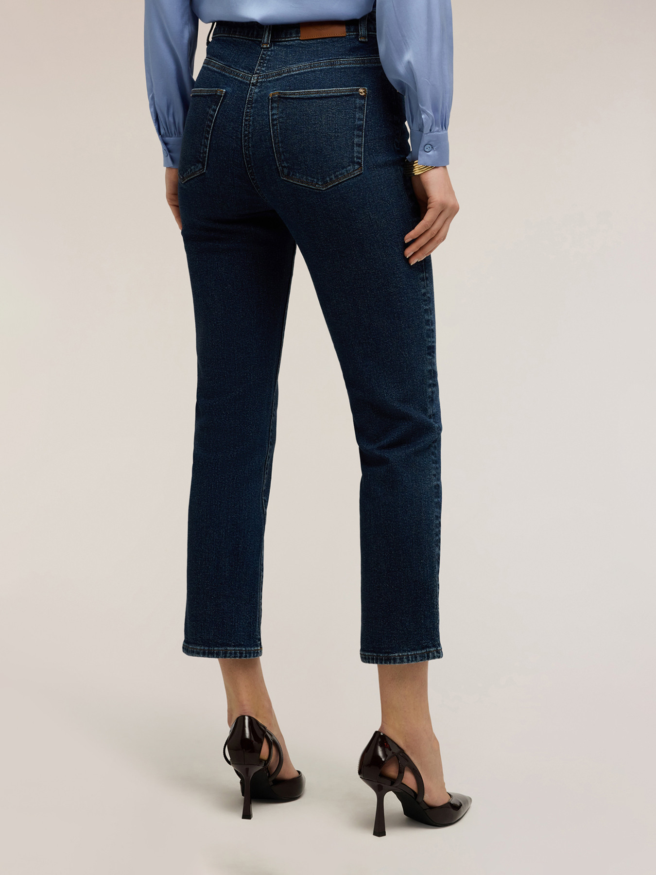 High-waisted mum fit jeans image number 1