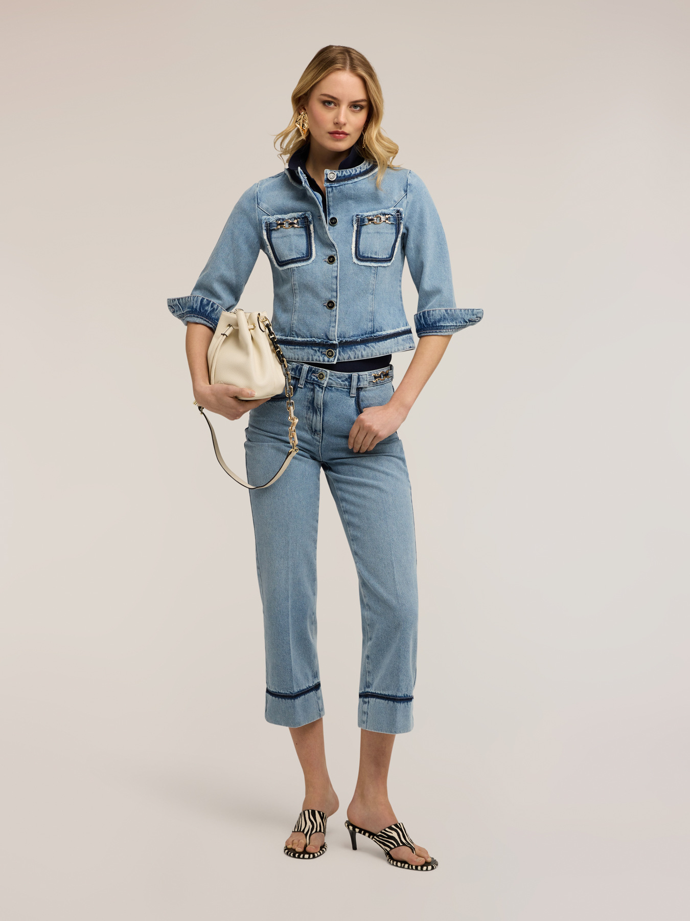 Jeansjacke mit Ketten image number 3