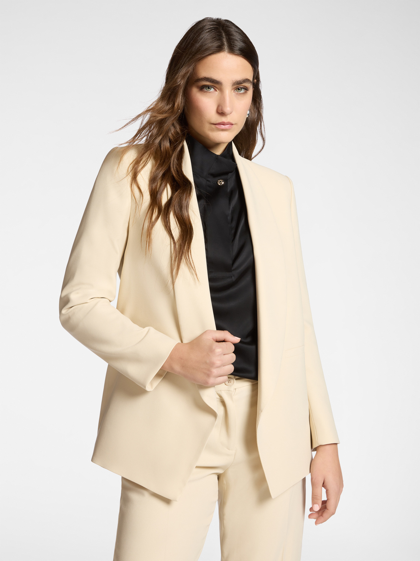 Structured cr&ecirc;pe jacket image number 0
