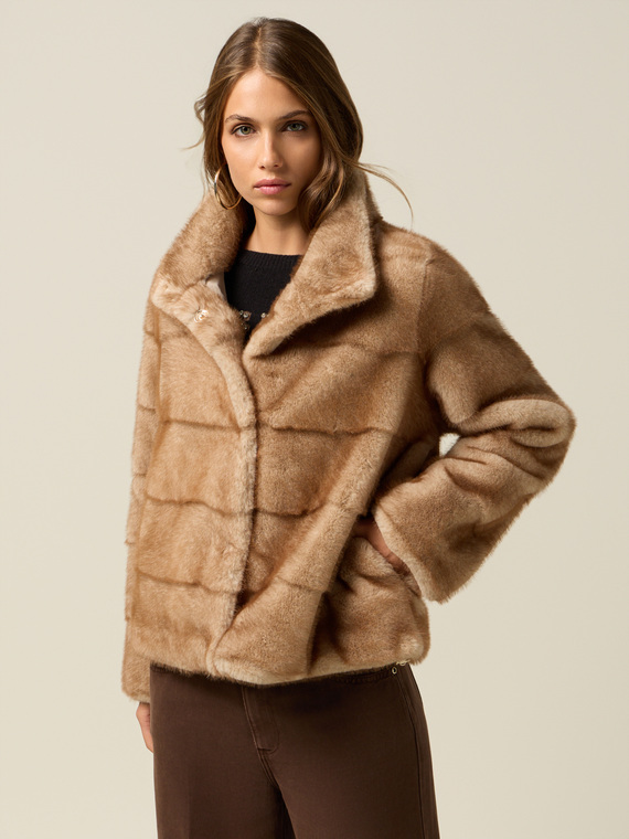 Giubbotto corto effetto peluche