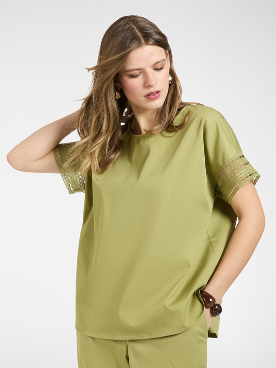 Bluse mit Spitzenr&auml;ndern