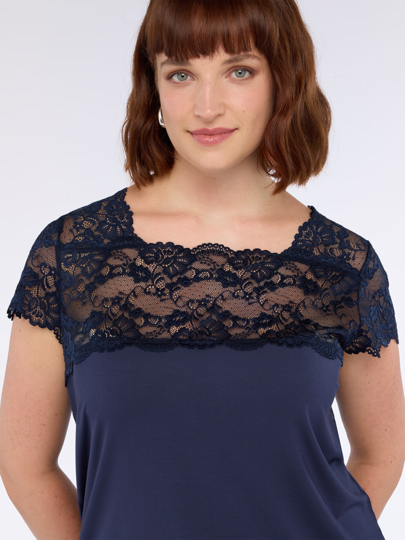 T-Shirt aus Jersey mit Spitzeneinsatz image number 2
