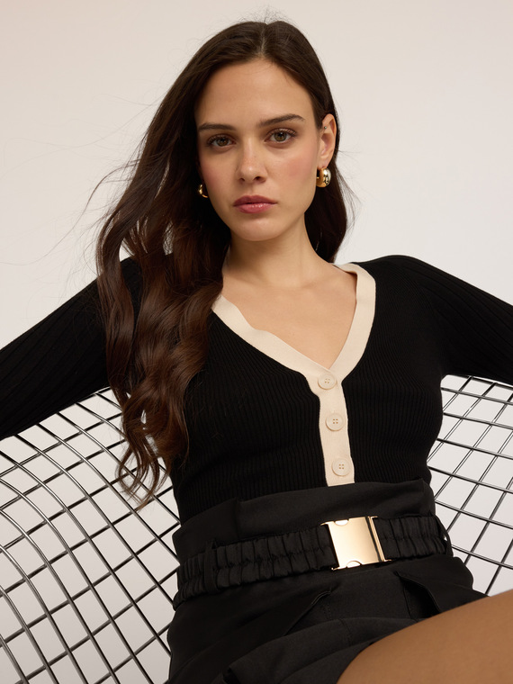 Cardigan bicolor a coste