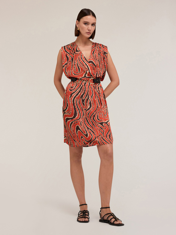 Robe courte cache-cœur en satin imprimé