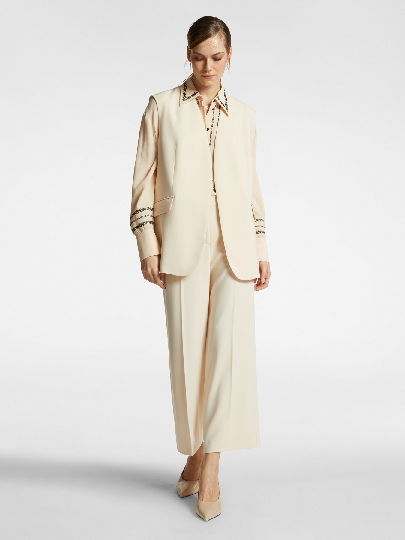 Sleeveless cady crepe blazer image number 2