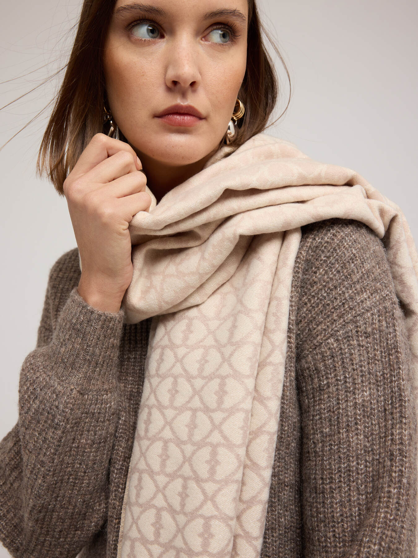 Langer Jacquard-Schal mit Fransen image number 0