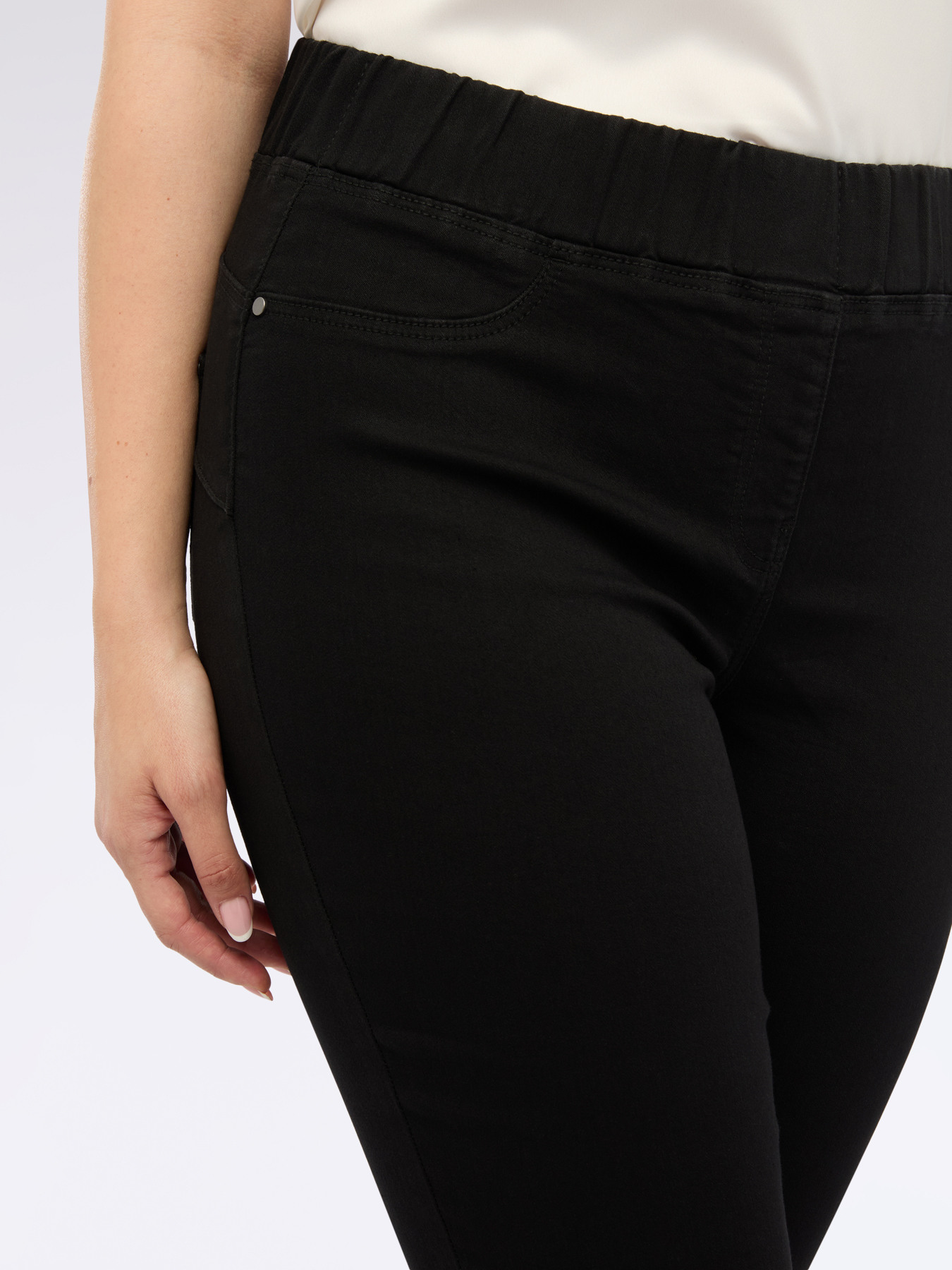 Jeggings tout noir avec taille élastiquée image number 3