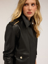 Veste avec des boucles sur les épaules image number 2