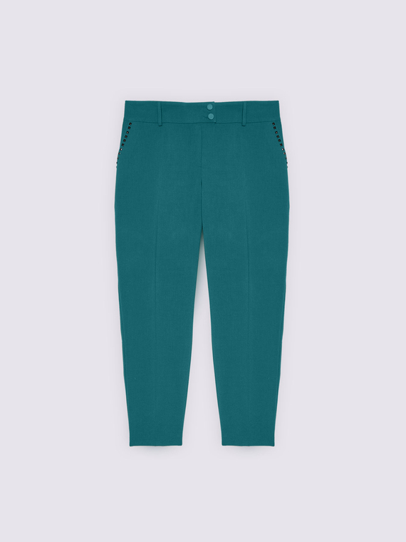 Pantaloni carrot fit con borchie