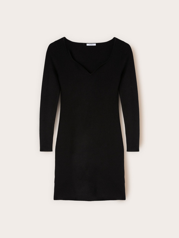 Robe moulante en maille avec d&eacute;collet&eacute; en c&oelig;ur