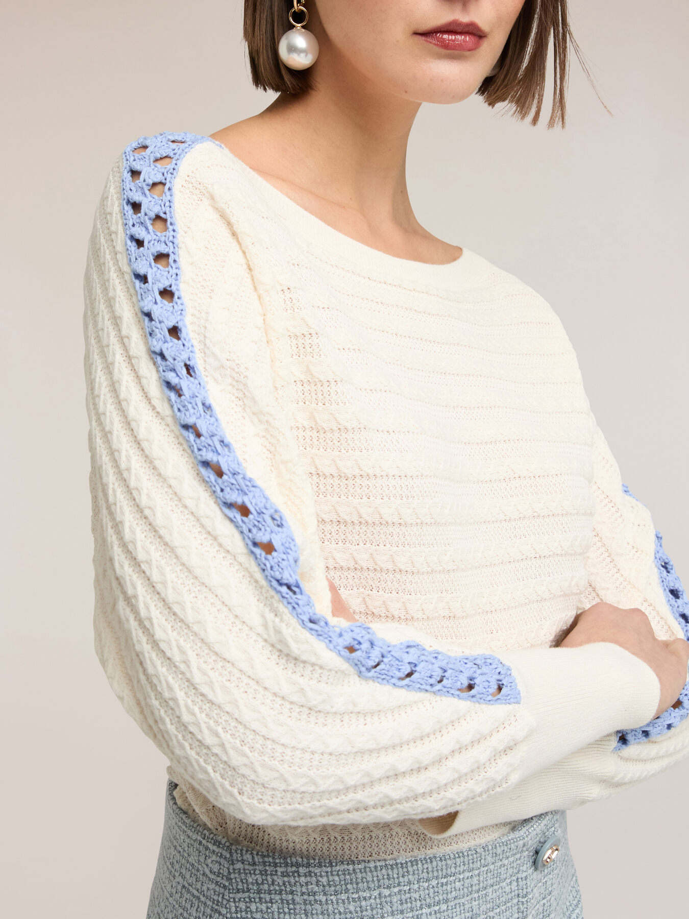 Oversized sweater with openwork inserts on the sleeves image number 3