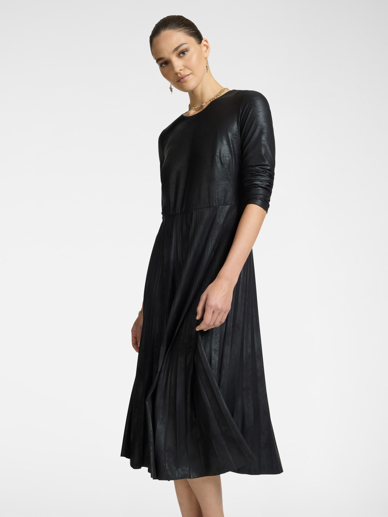 I live with a pleated skirt image number 0