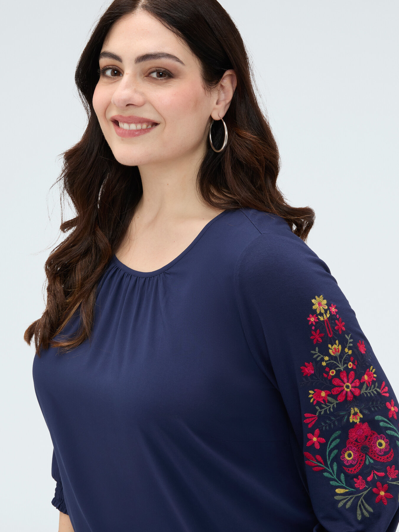 T-shirt en viscose avec broderies image number 3