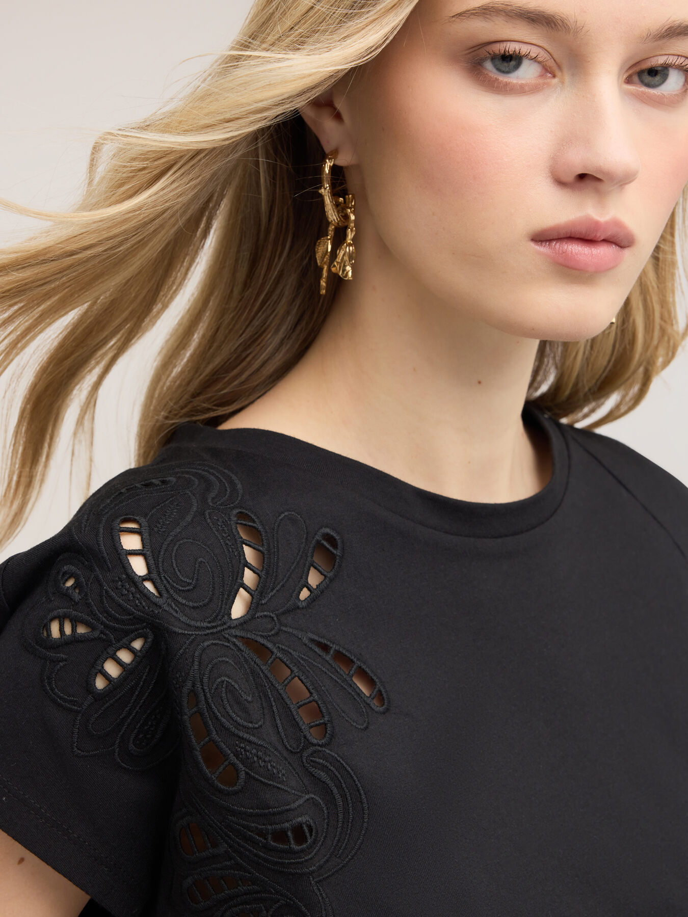 Jersey t-shirt with sangallo embroidery image number 0