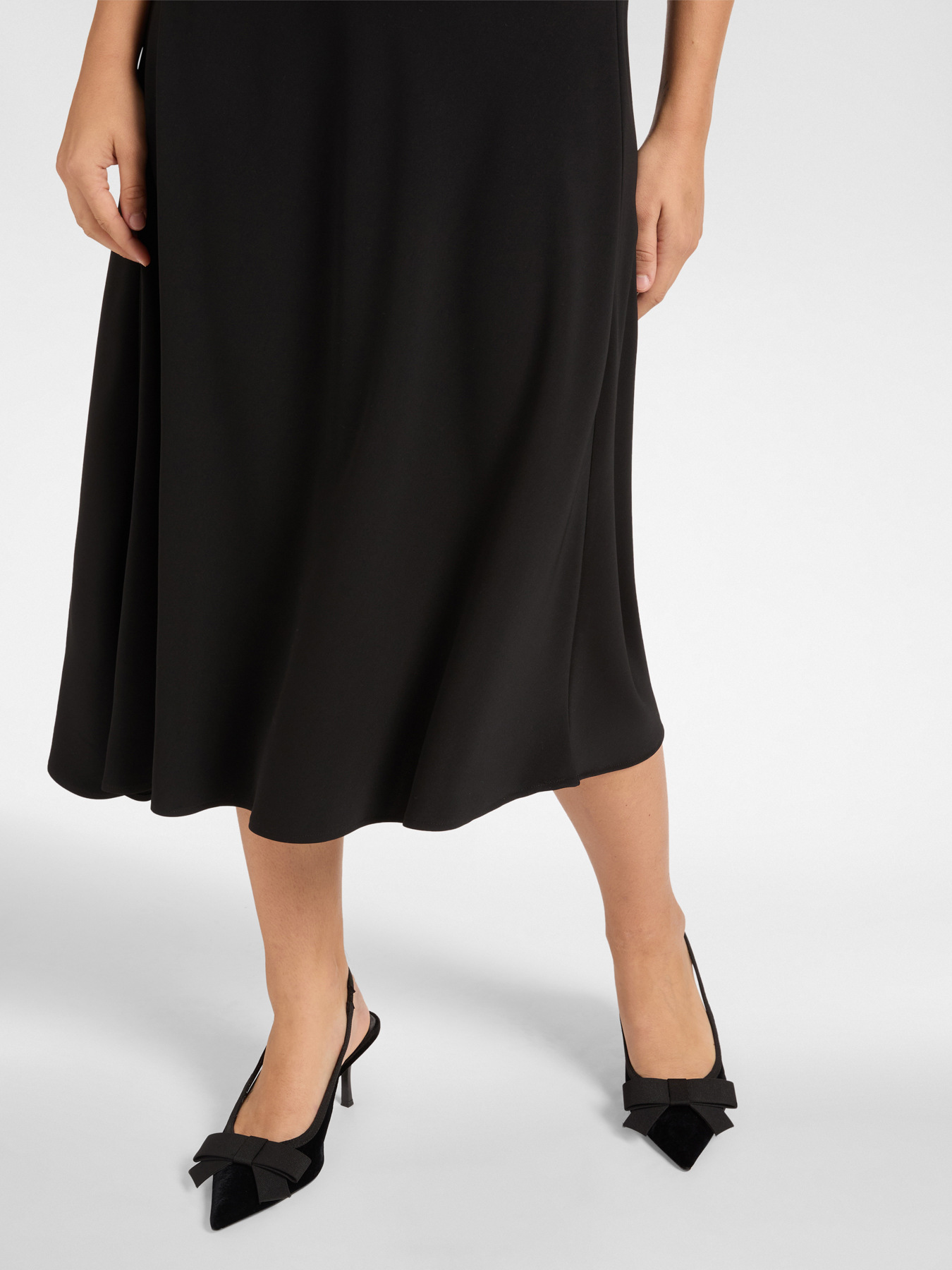 Jupe asymétrique en cady stretch image number 2