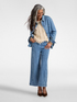 Camisa floral en denim image number 3