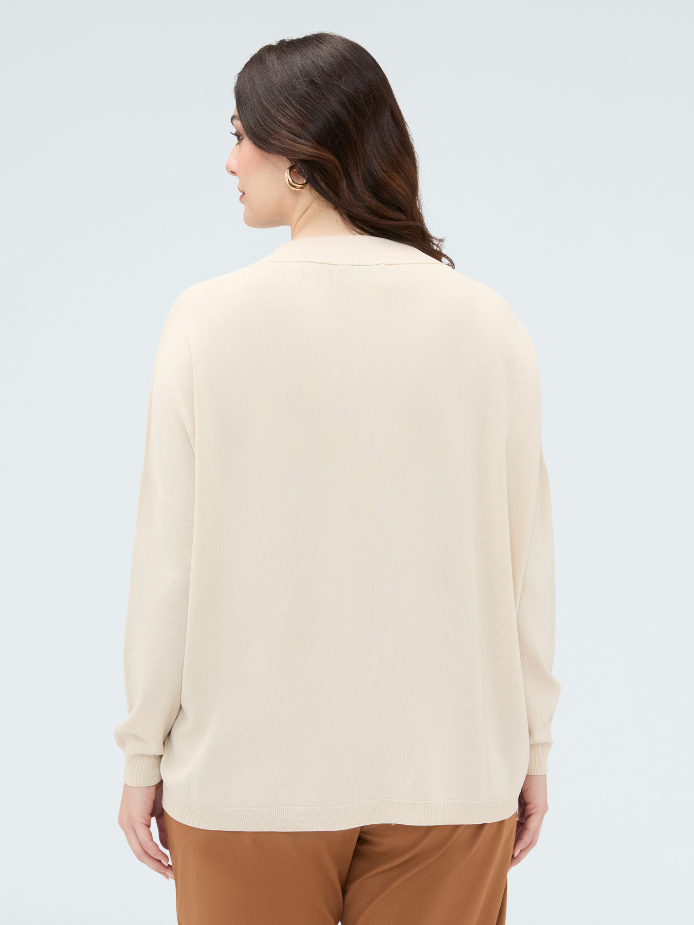 Fine knit V-neck sweater image number 1