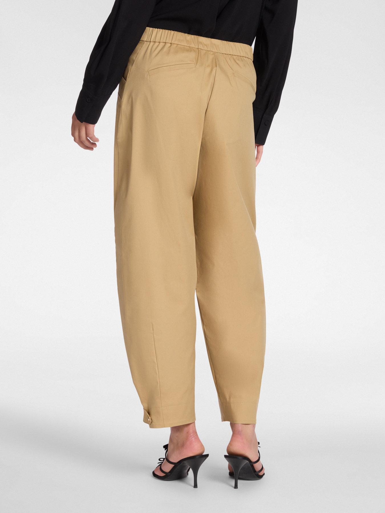 Pantaloni barrel con cinturini al fondo image number 1
