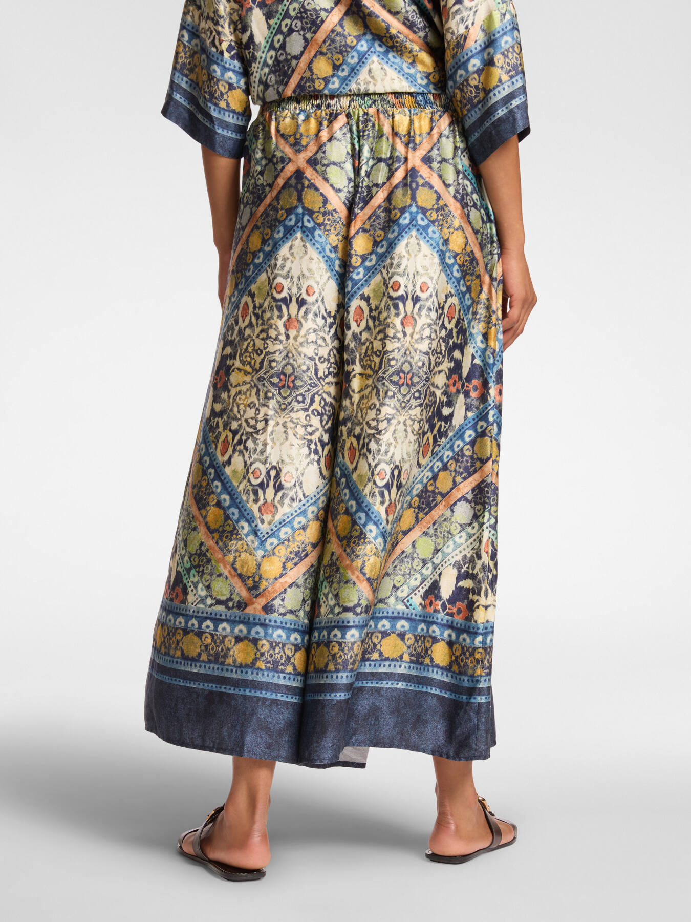 Printed cropped trousers image number 1