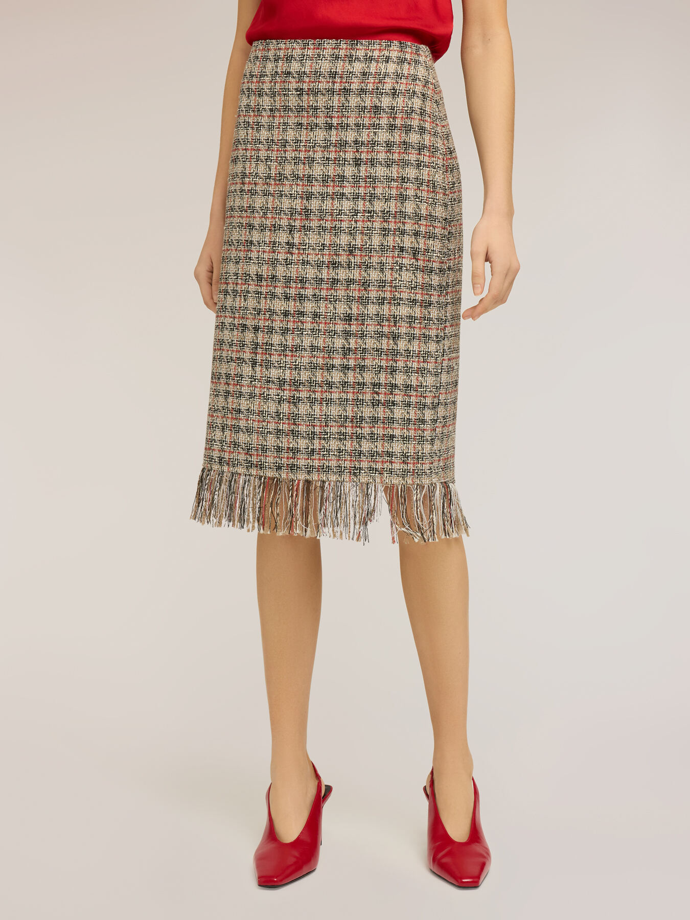 Boucl&eacute; pencil skirt with fringes image number 2