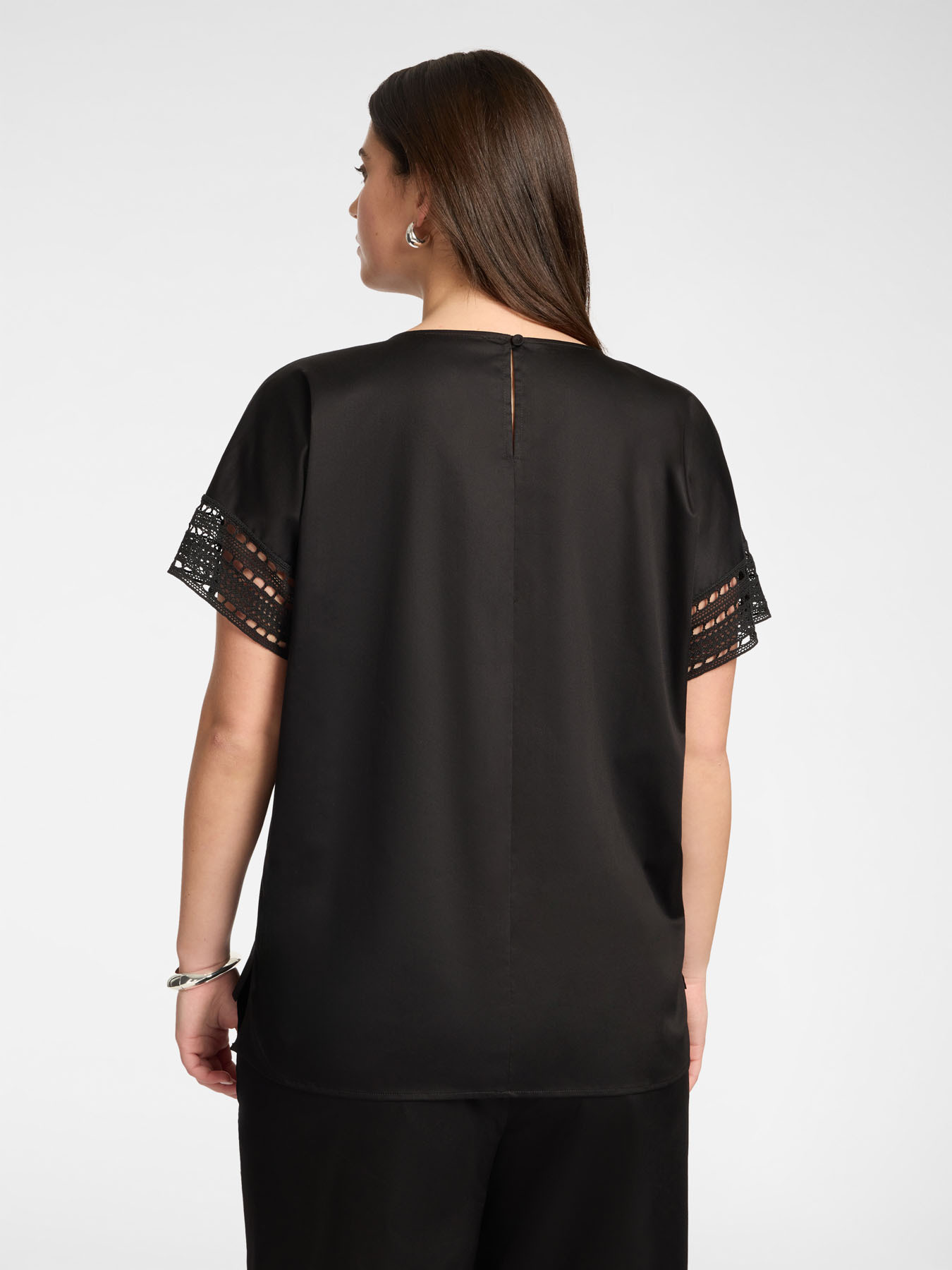 Blusa con bordi in pizzo image number 1
