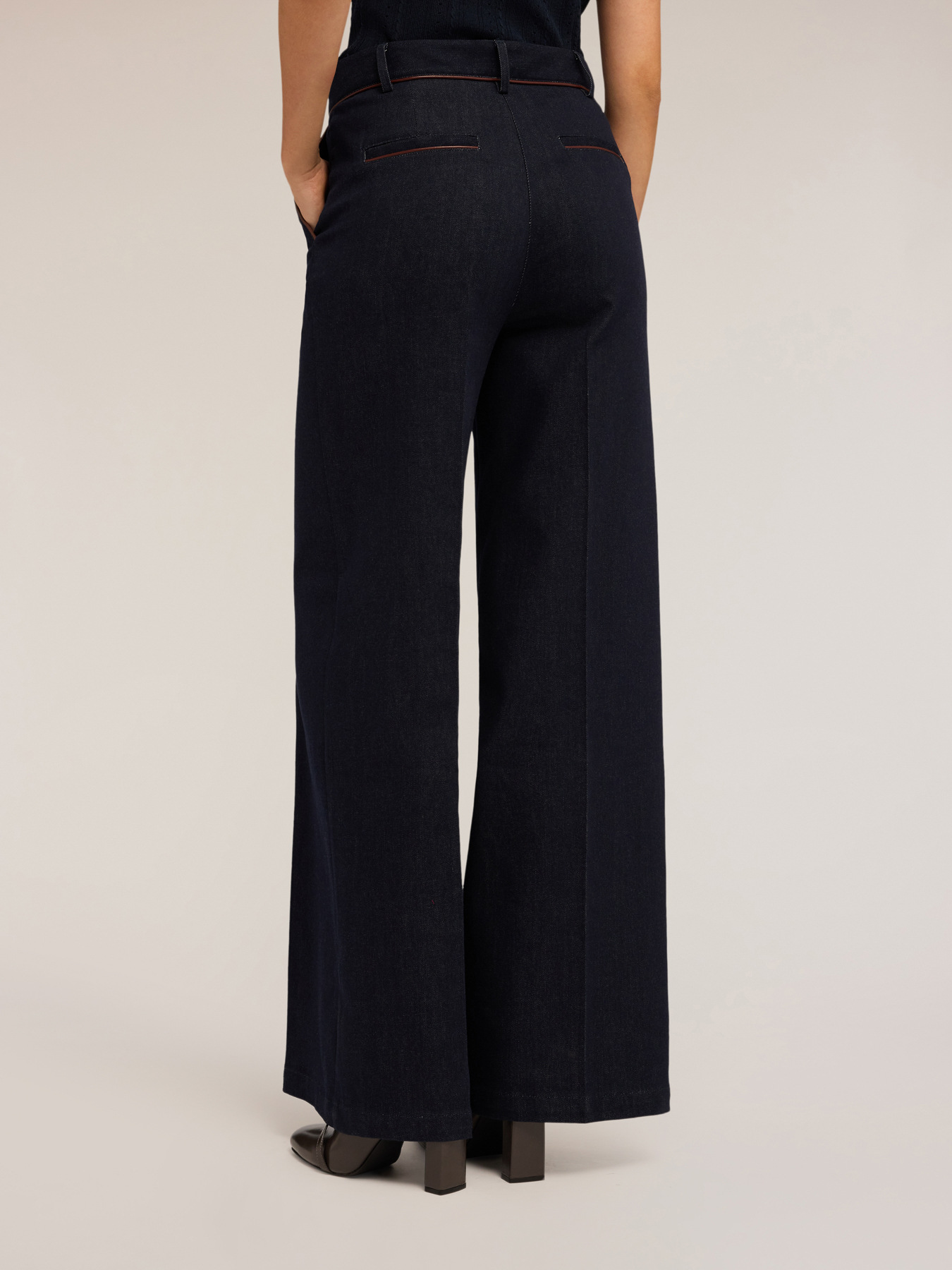 Palazzo jeans with piping image number 1