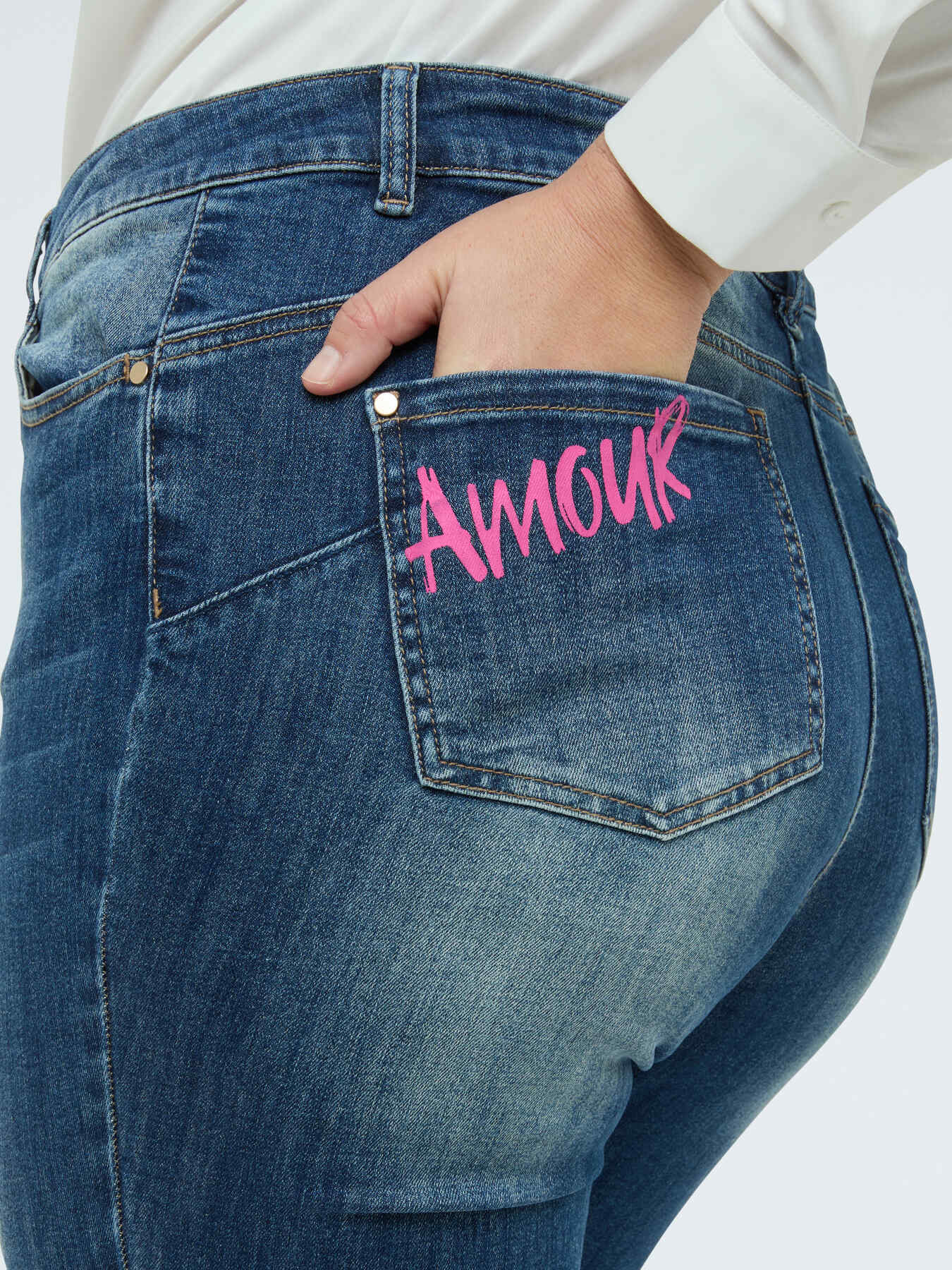 Jeans Skinny con cuore e scritta amour image number 4