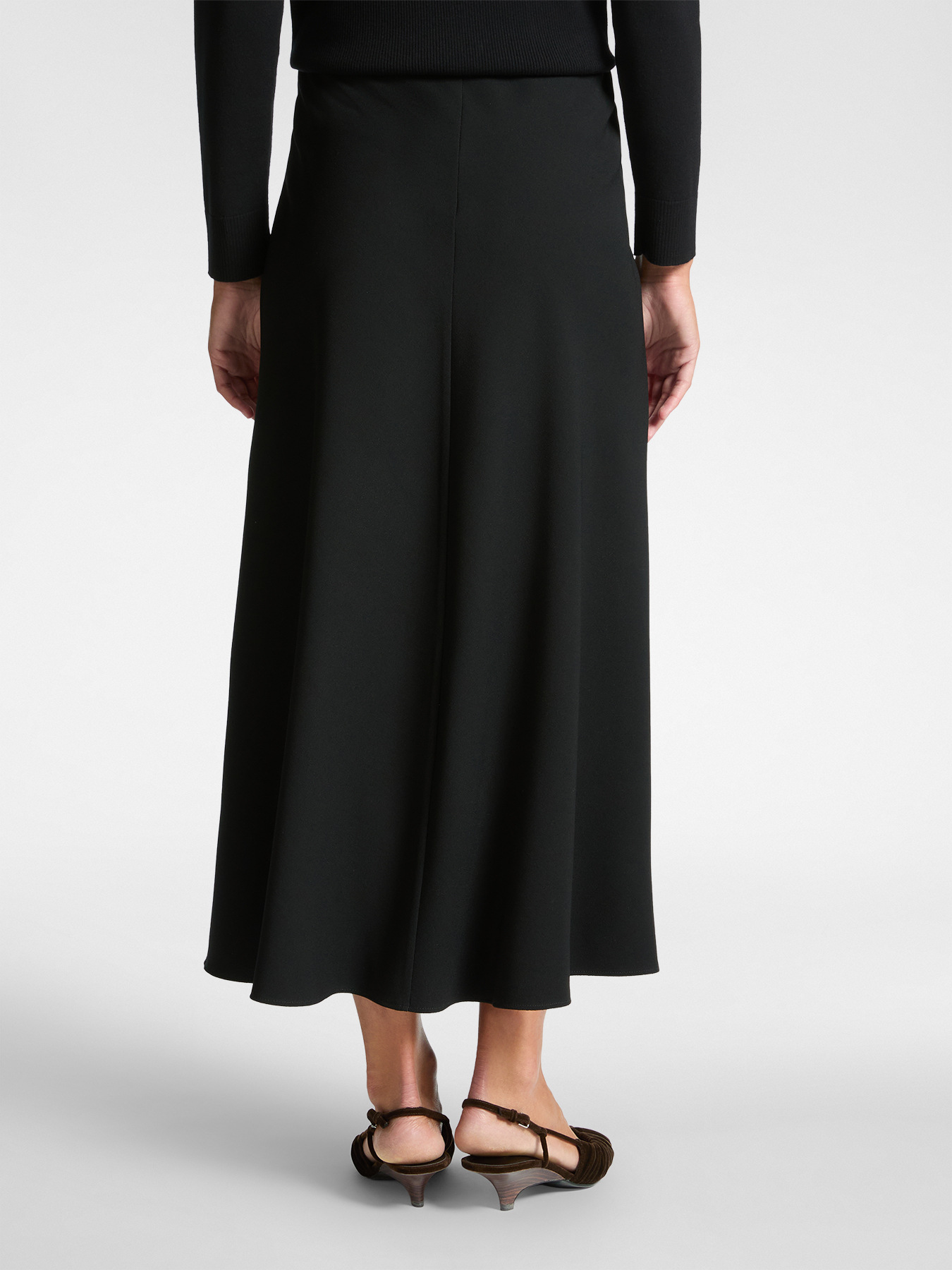 Long skirt image number 1