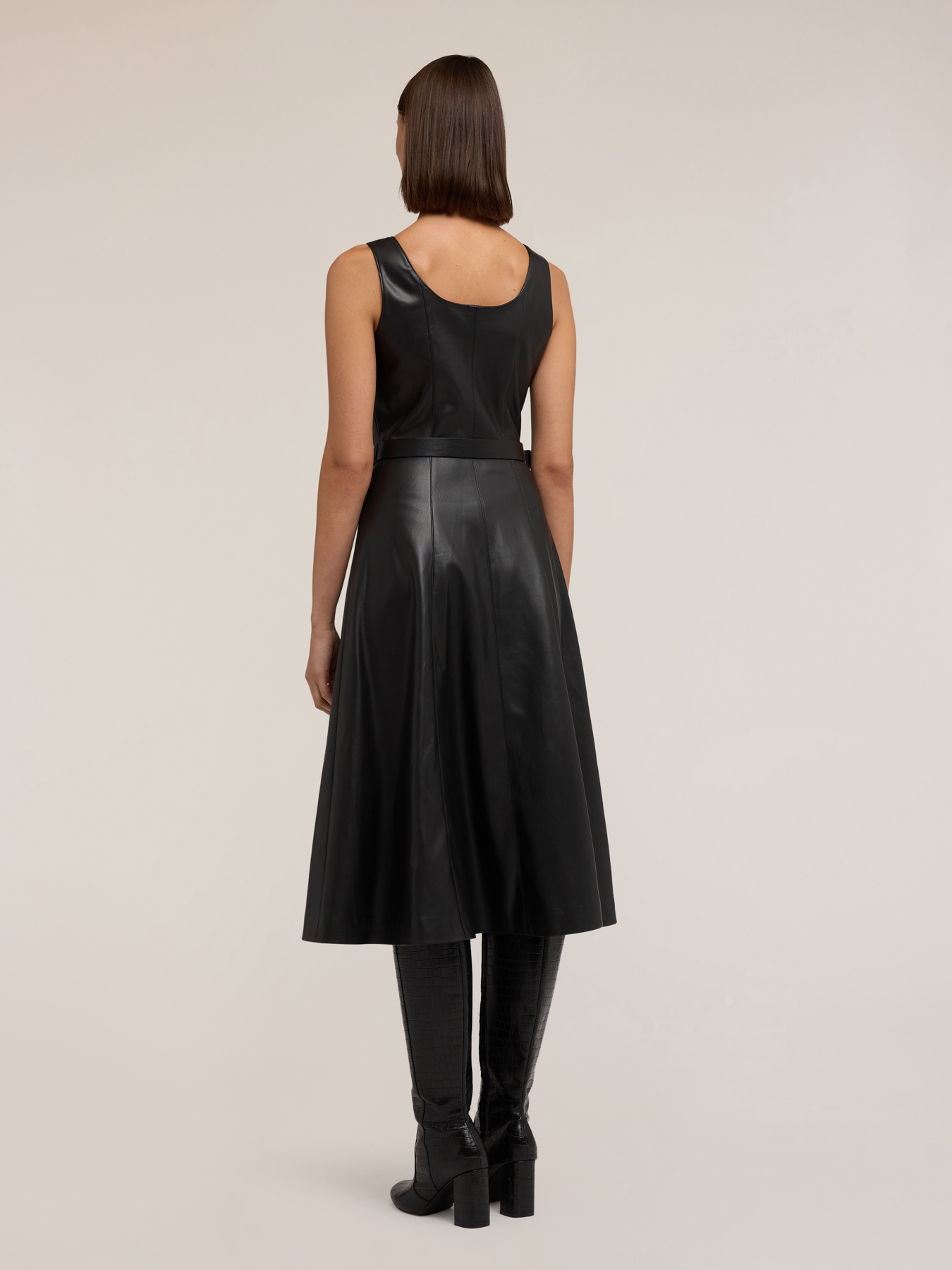 Vestito flare con cintura in tessuto spalmato image number 1