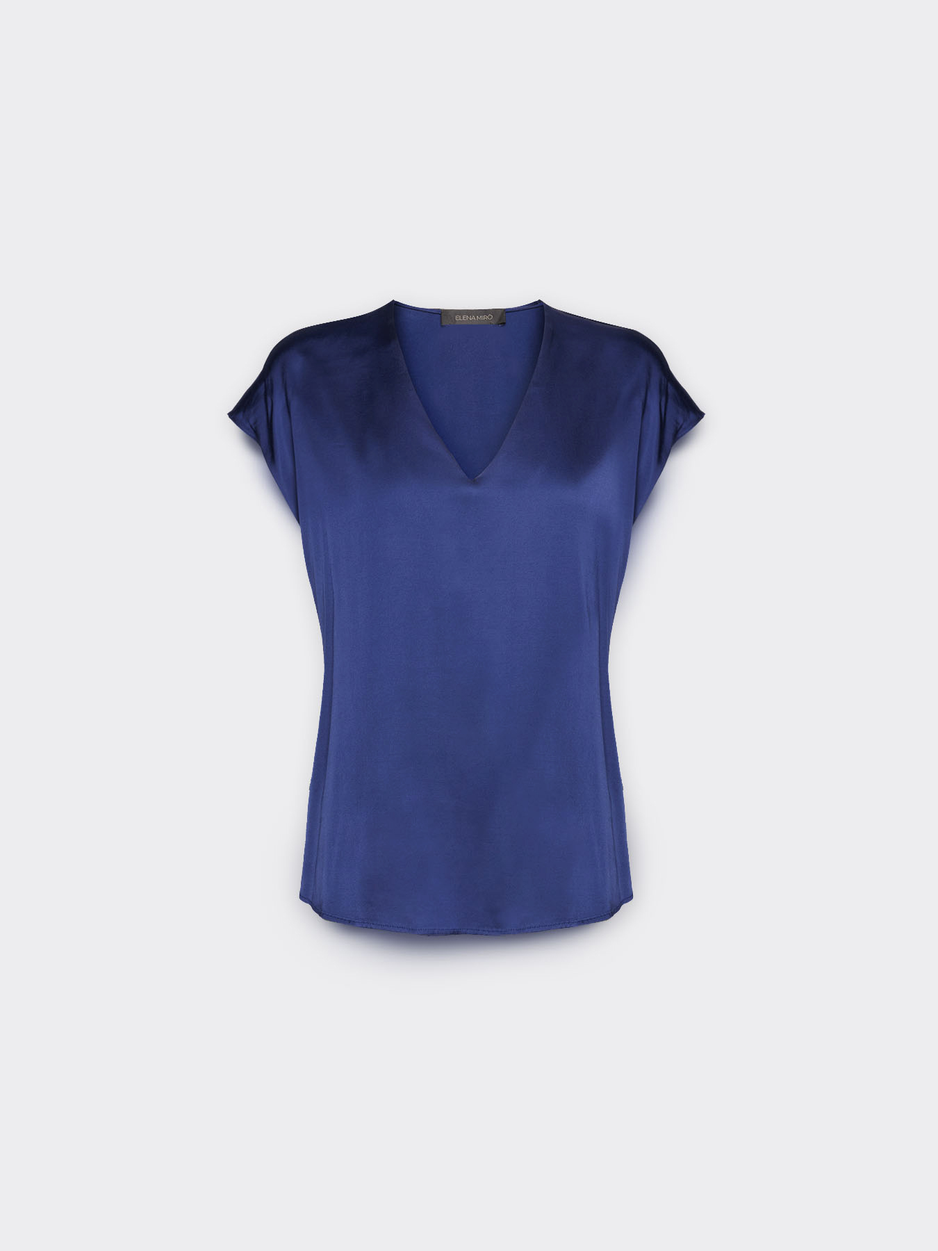 Blusa de cetim com decote em V image number 4