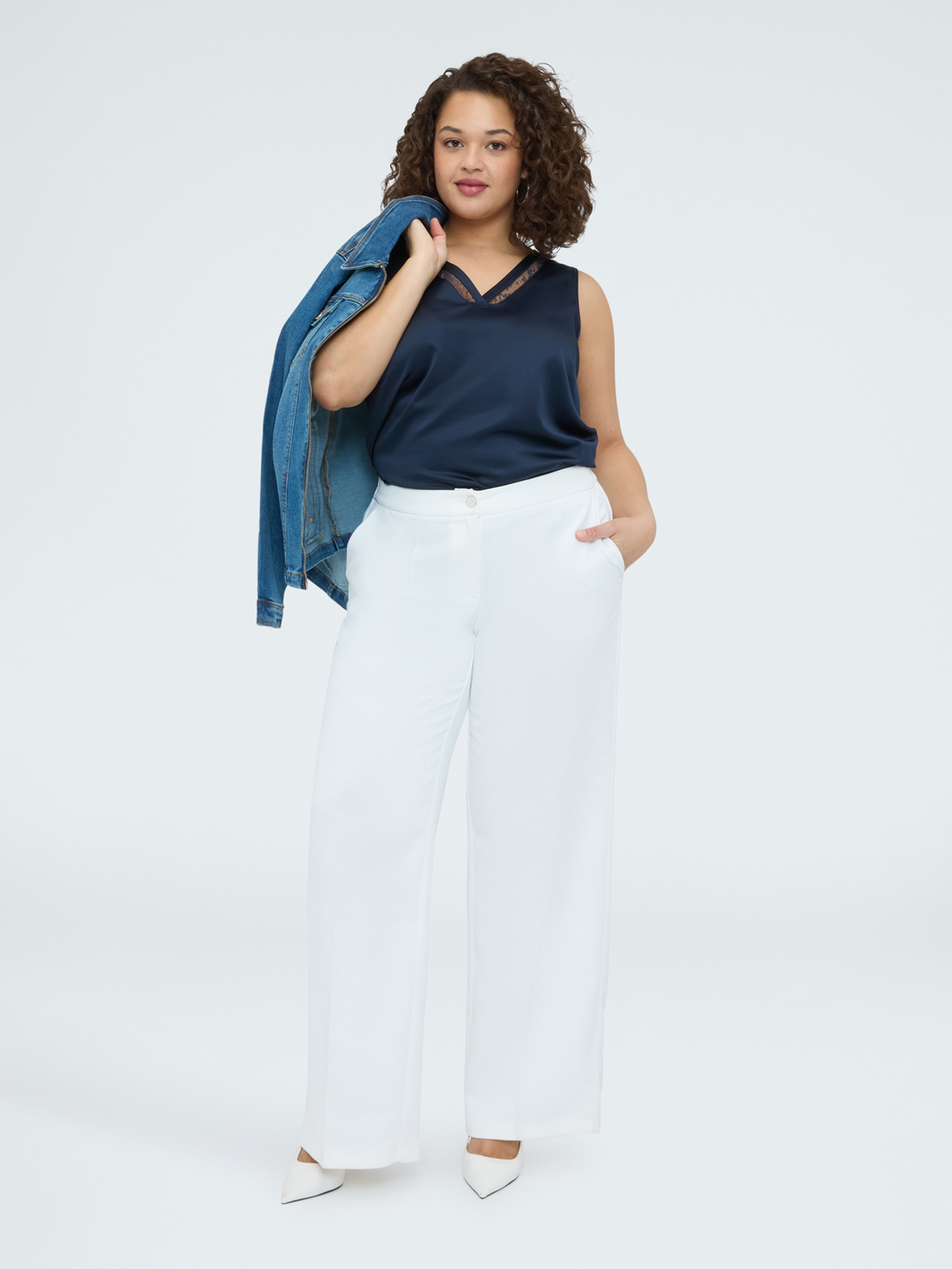 V-neck top with lace detail image number 2