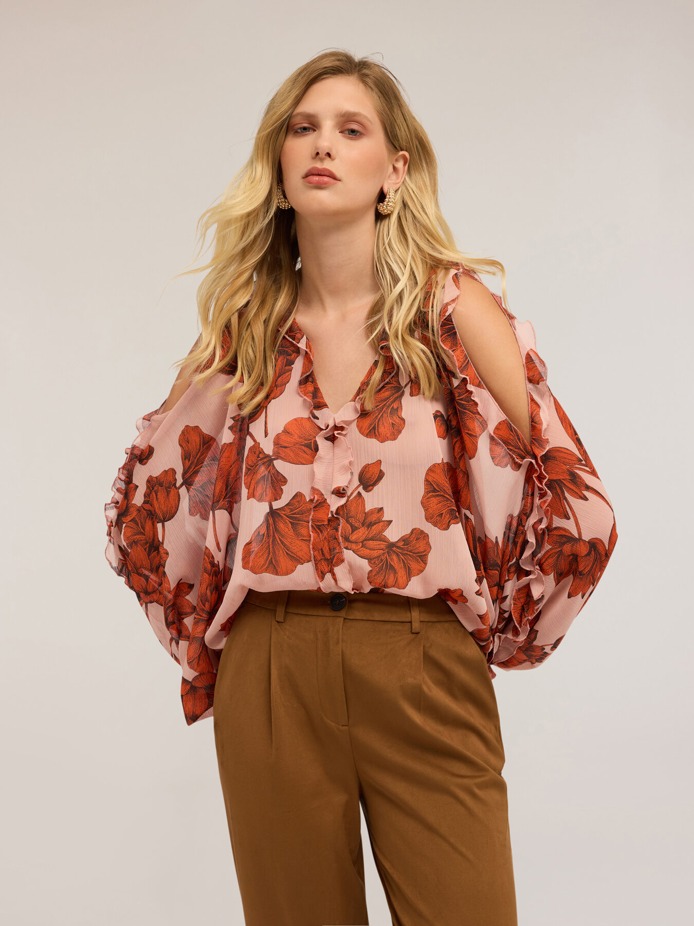 Floral blouse with wide sleeves image number 3