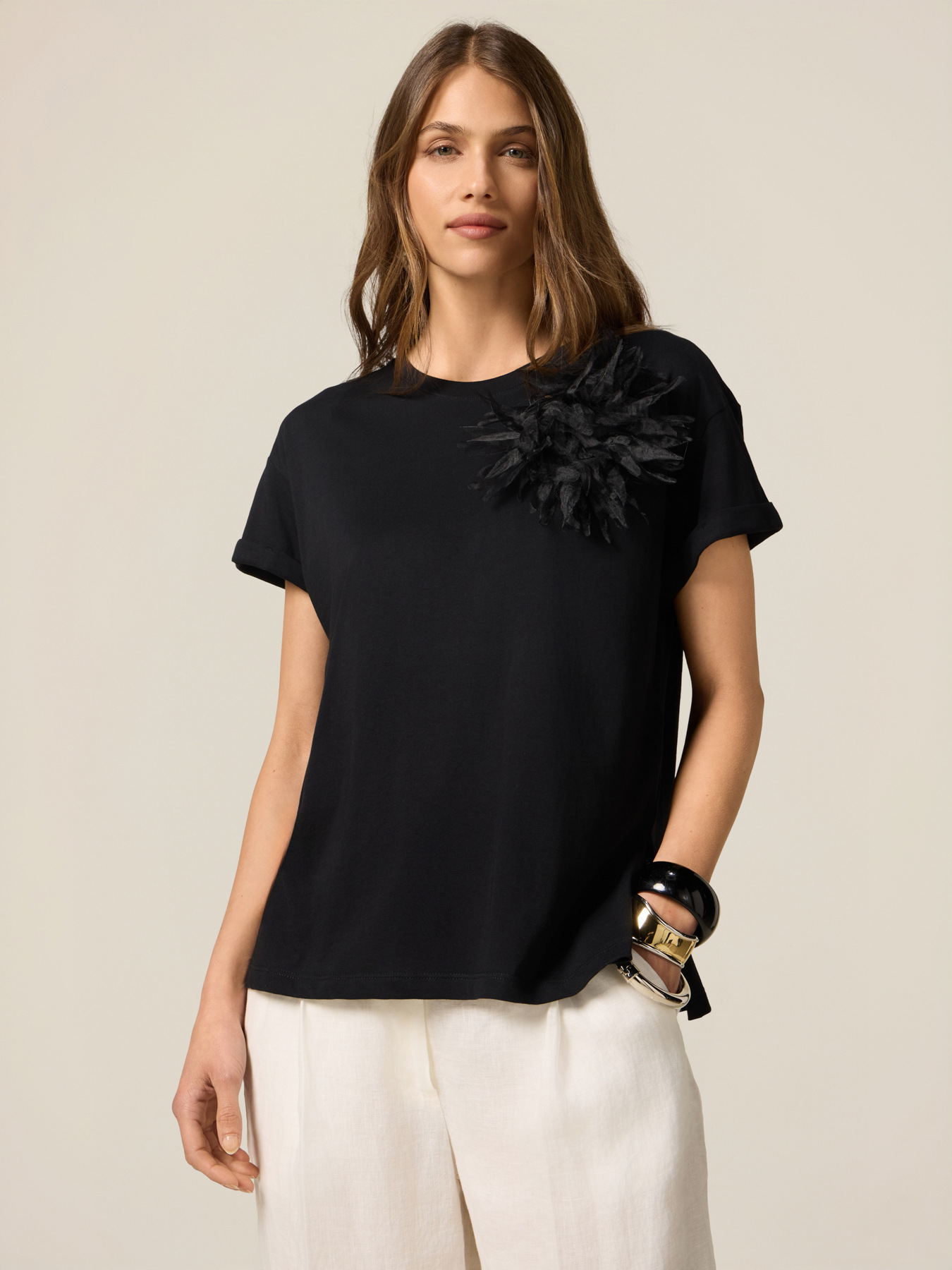 Tricou cu broșă în formă de floare image number 0