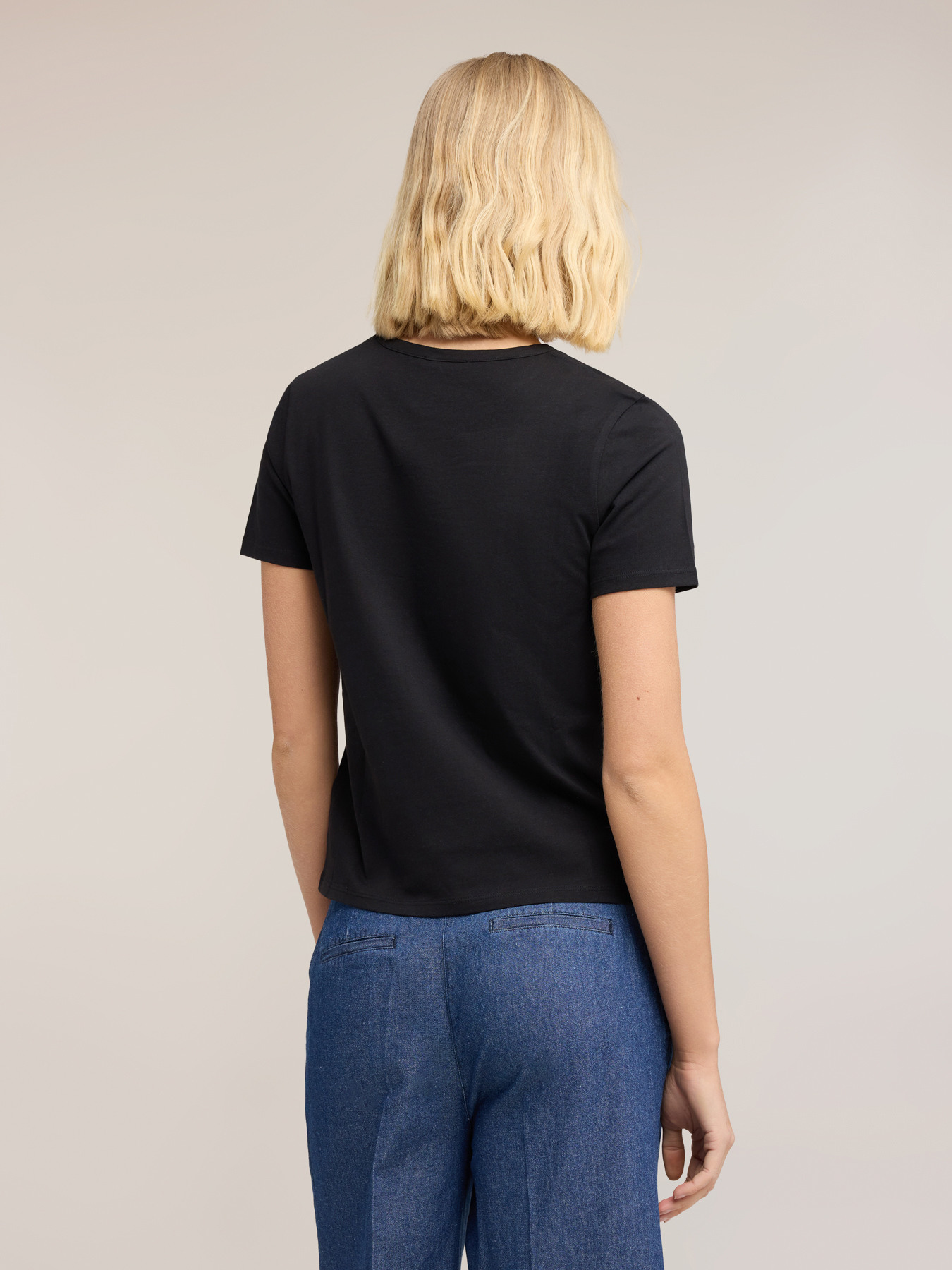 T-shirt avec broderie de paillettes image number 1