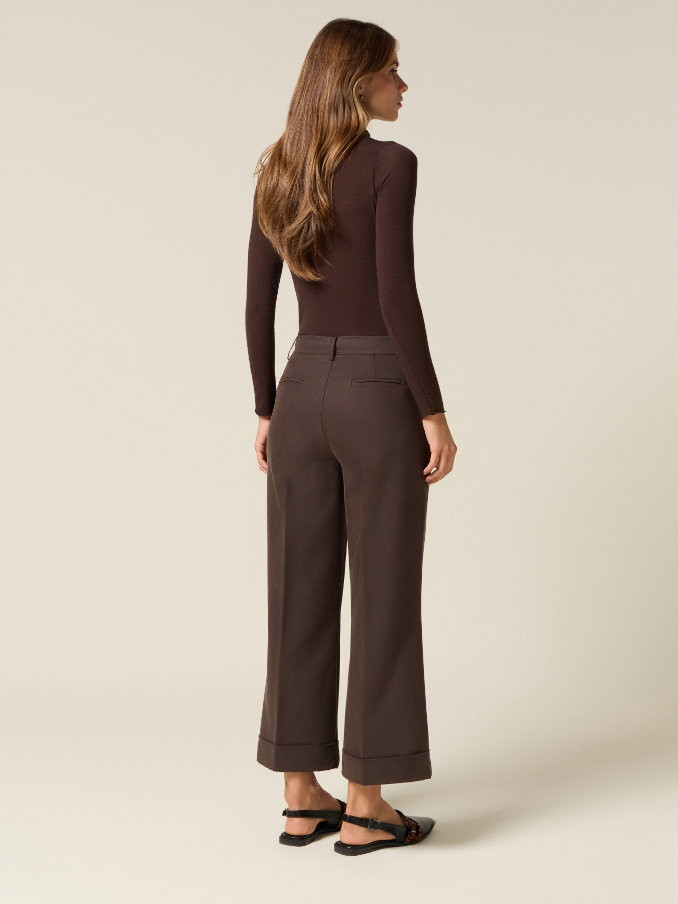 Pantaloni cropped con risvolto image number 1