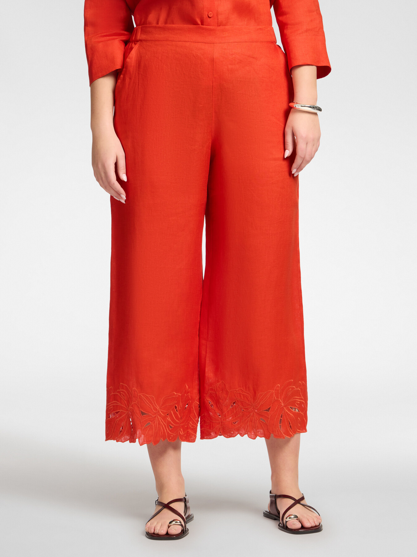 Pantaloni in lino con bordi ricamati image number 2