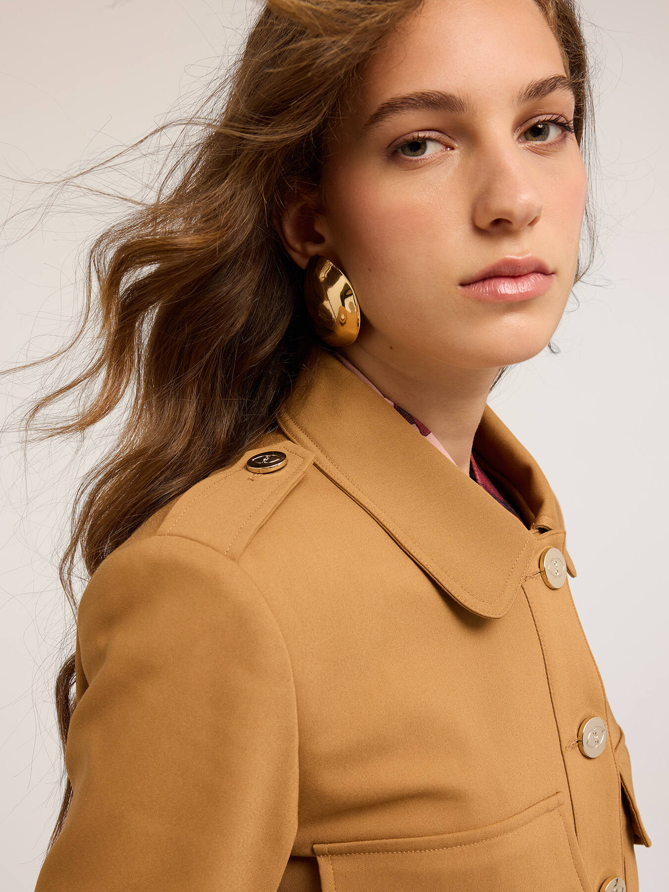 Kurze Jacke mit Taschen image number 2