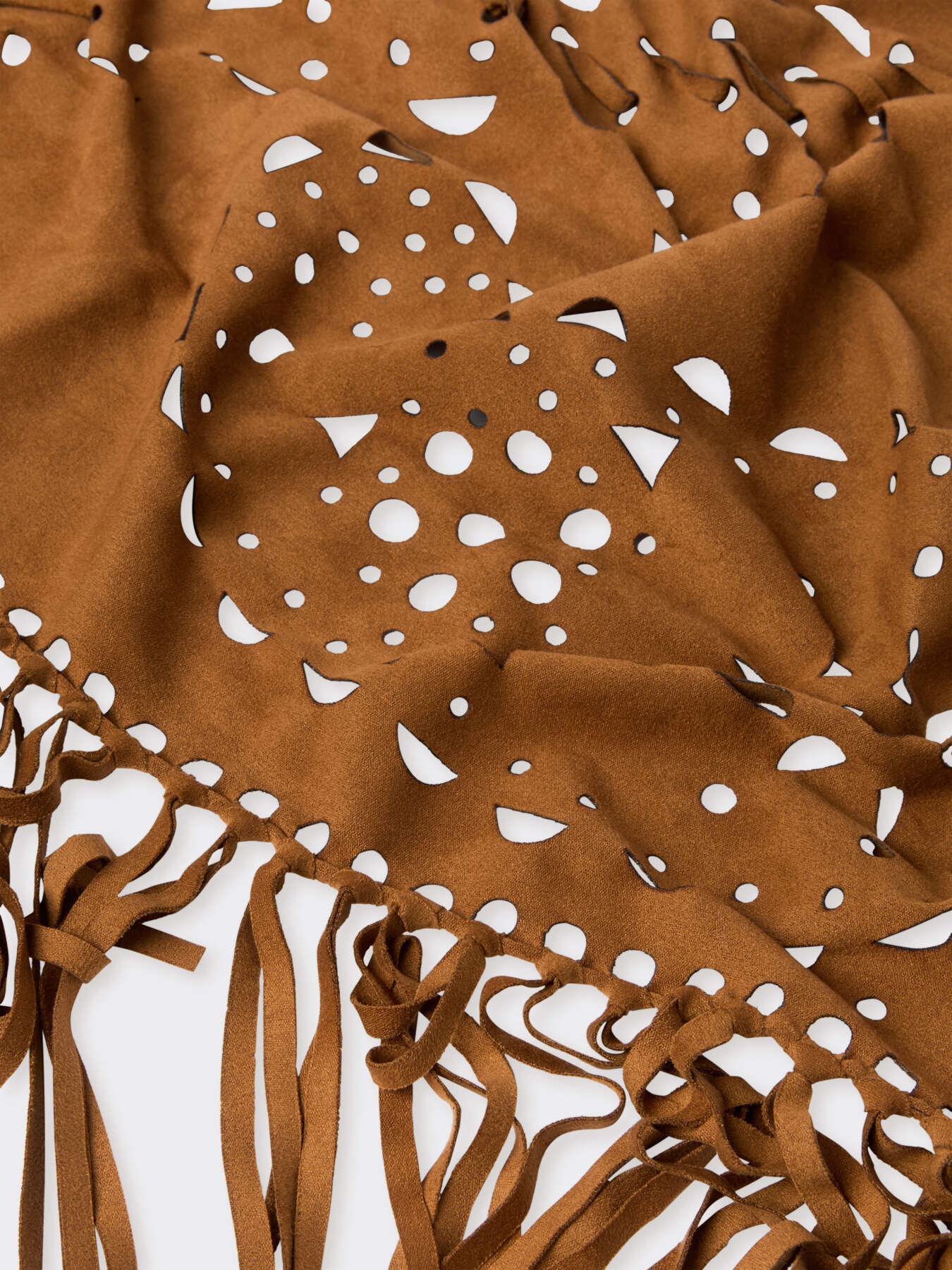 Perforated shawl with fringes image number 3