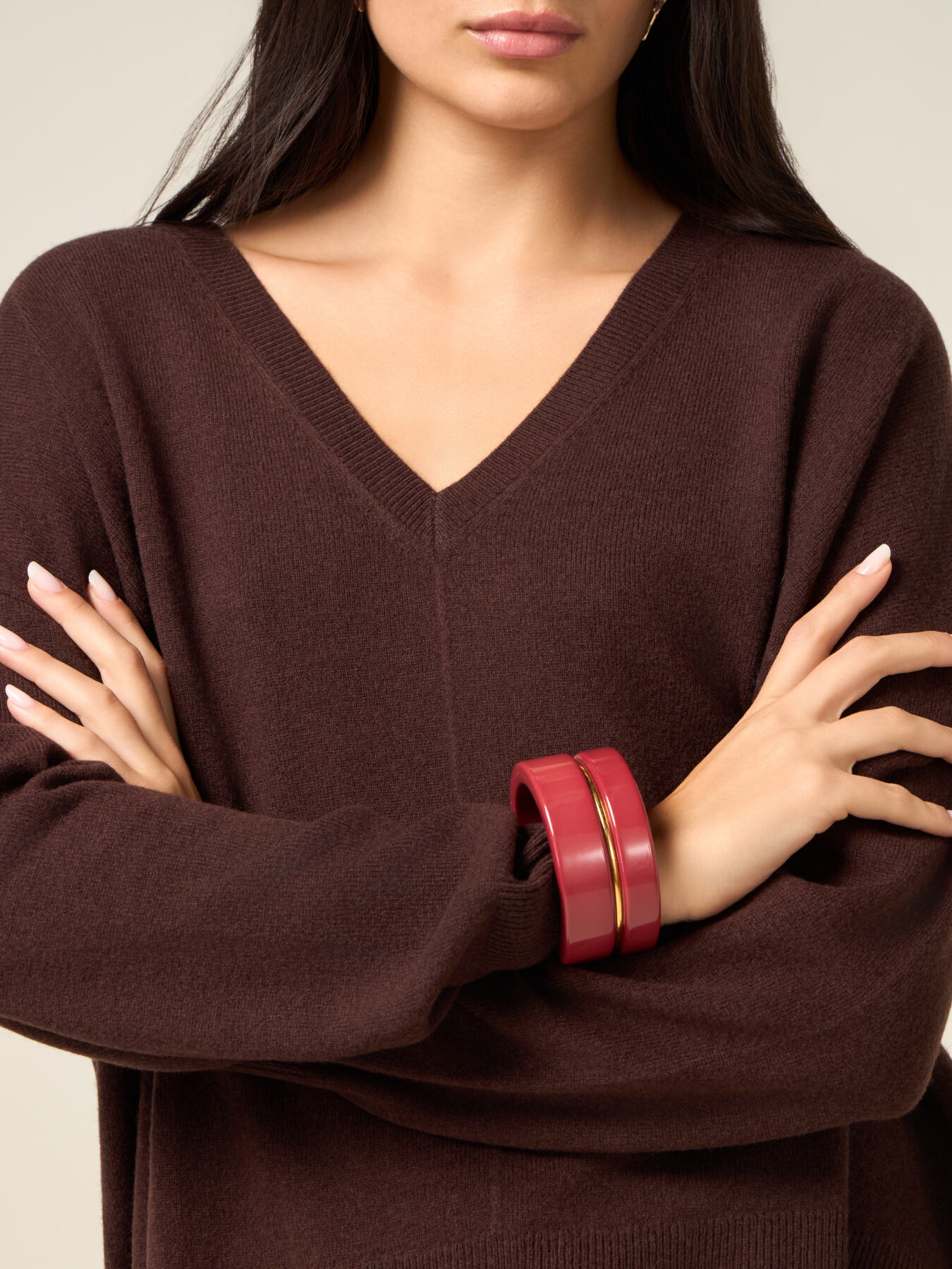 Maglia in pura lana con scollo a V image number 2