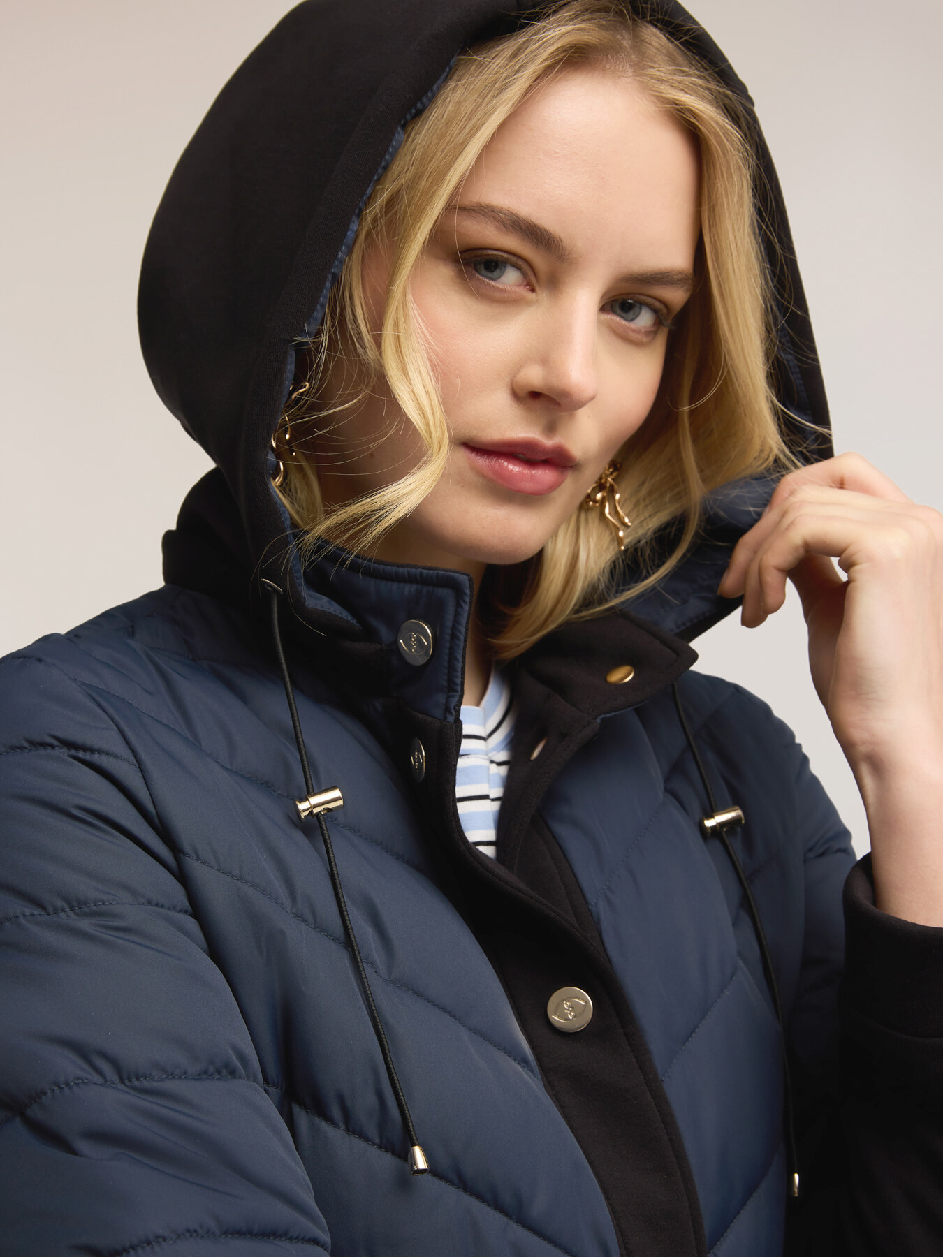 Lightweight bi-material down jacket image number 2