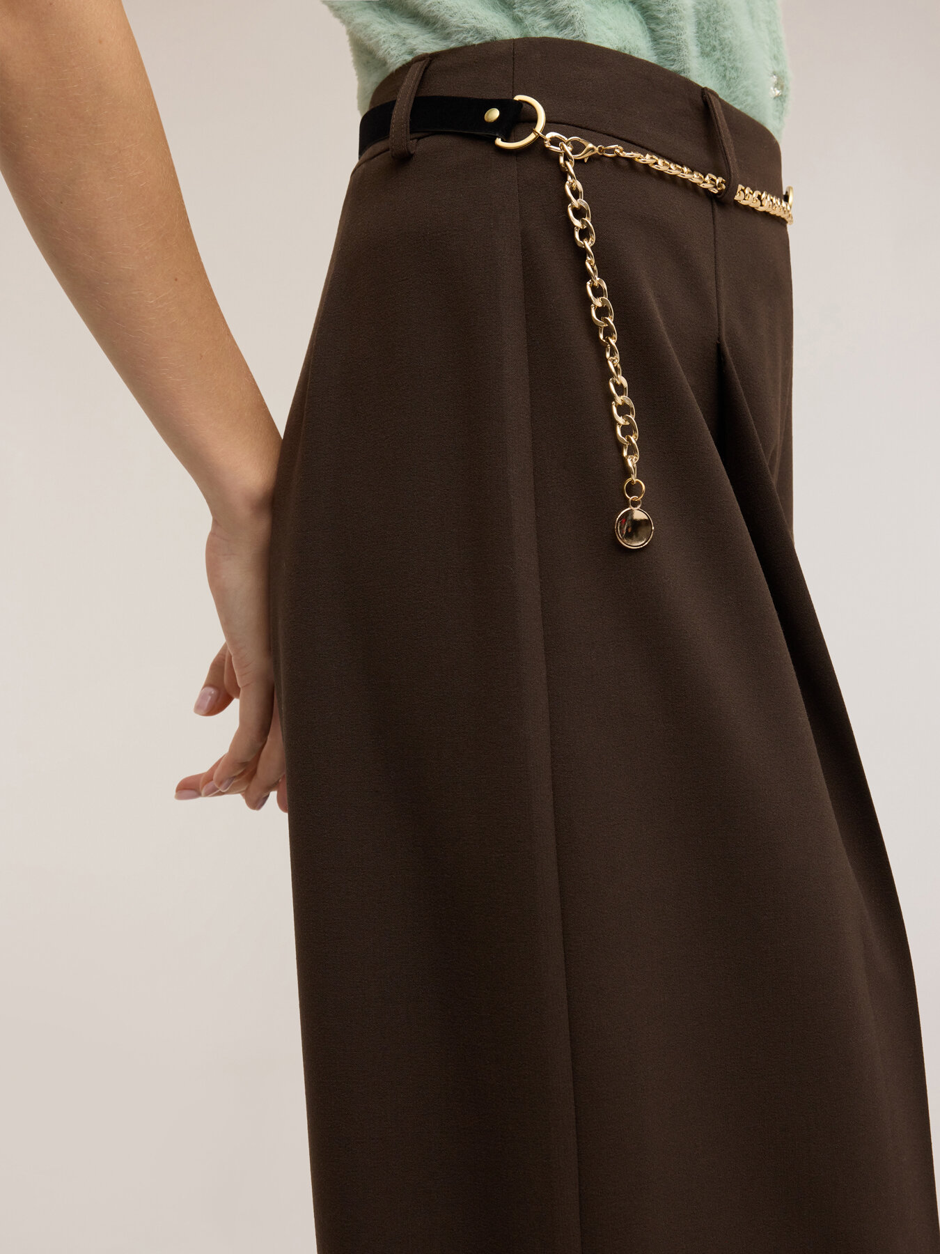 Pantalon court en flanelle avec cha&icirc;ne image number 3