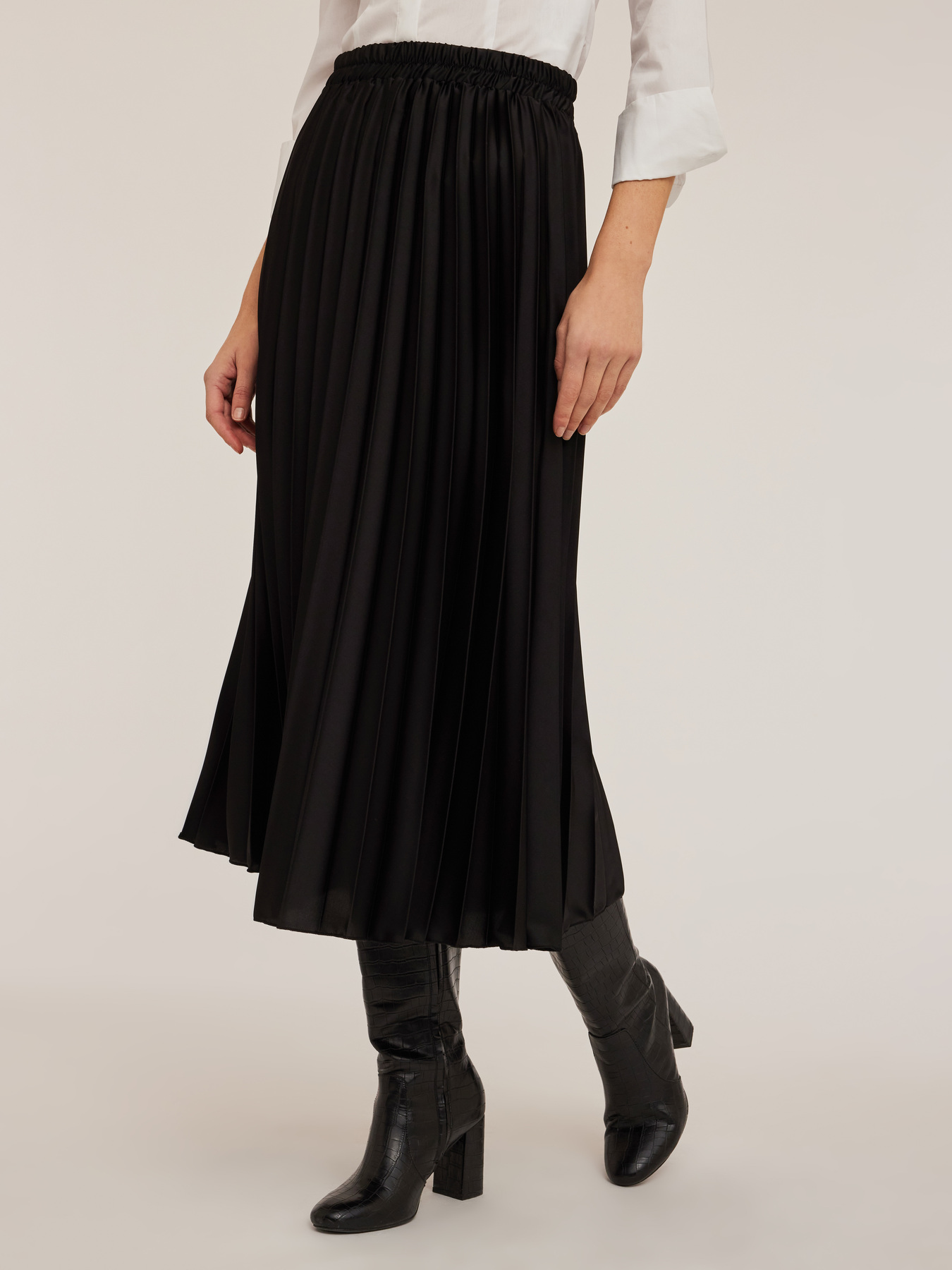 Pleated midi skirt in satin image number 1