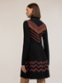 Vestido corto de punto con motivo chevron image number 1