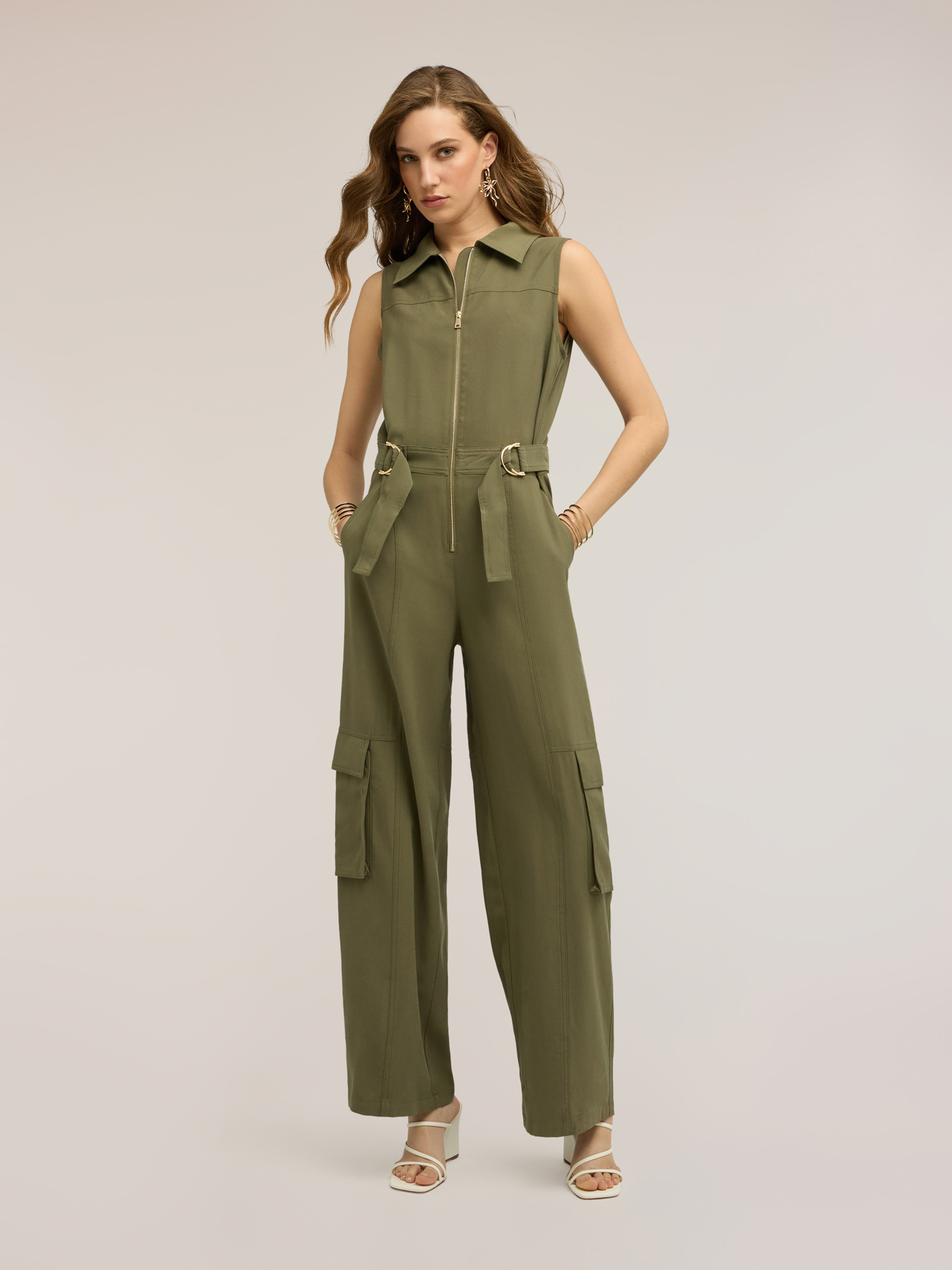 Long jumpsuit with cargo pockets image number 2