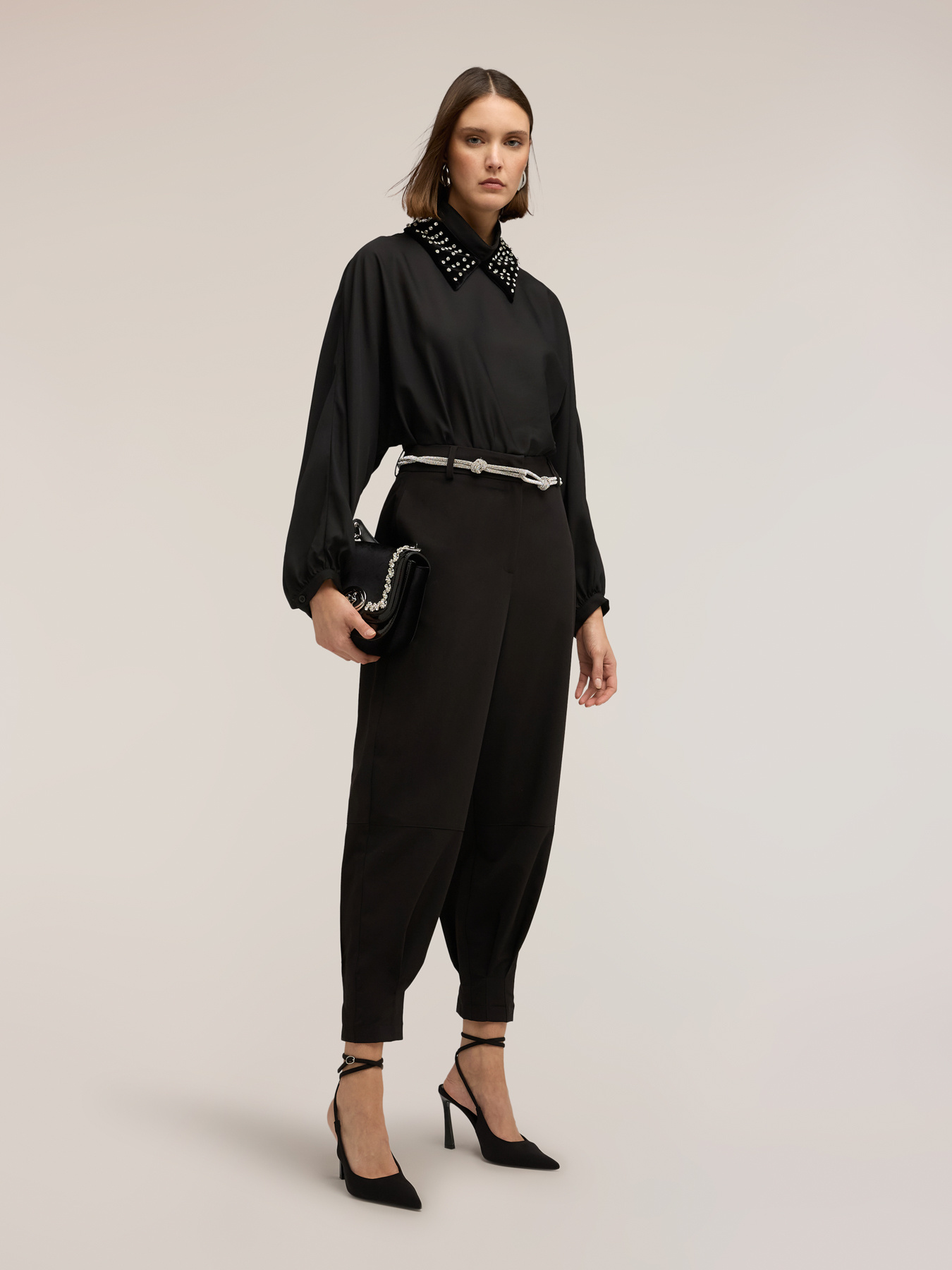 Pantaloni carrot con polsino sul fondo image number 3