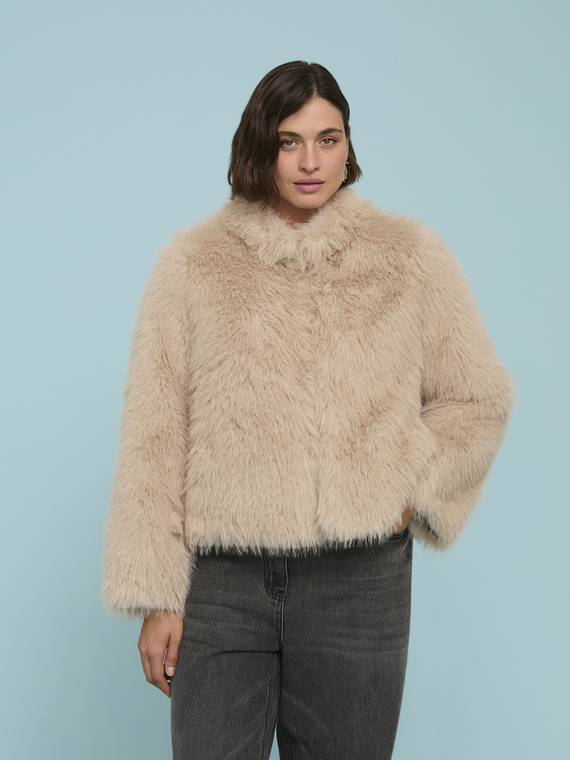 Short plush-effect jacket with collar