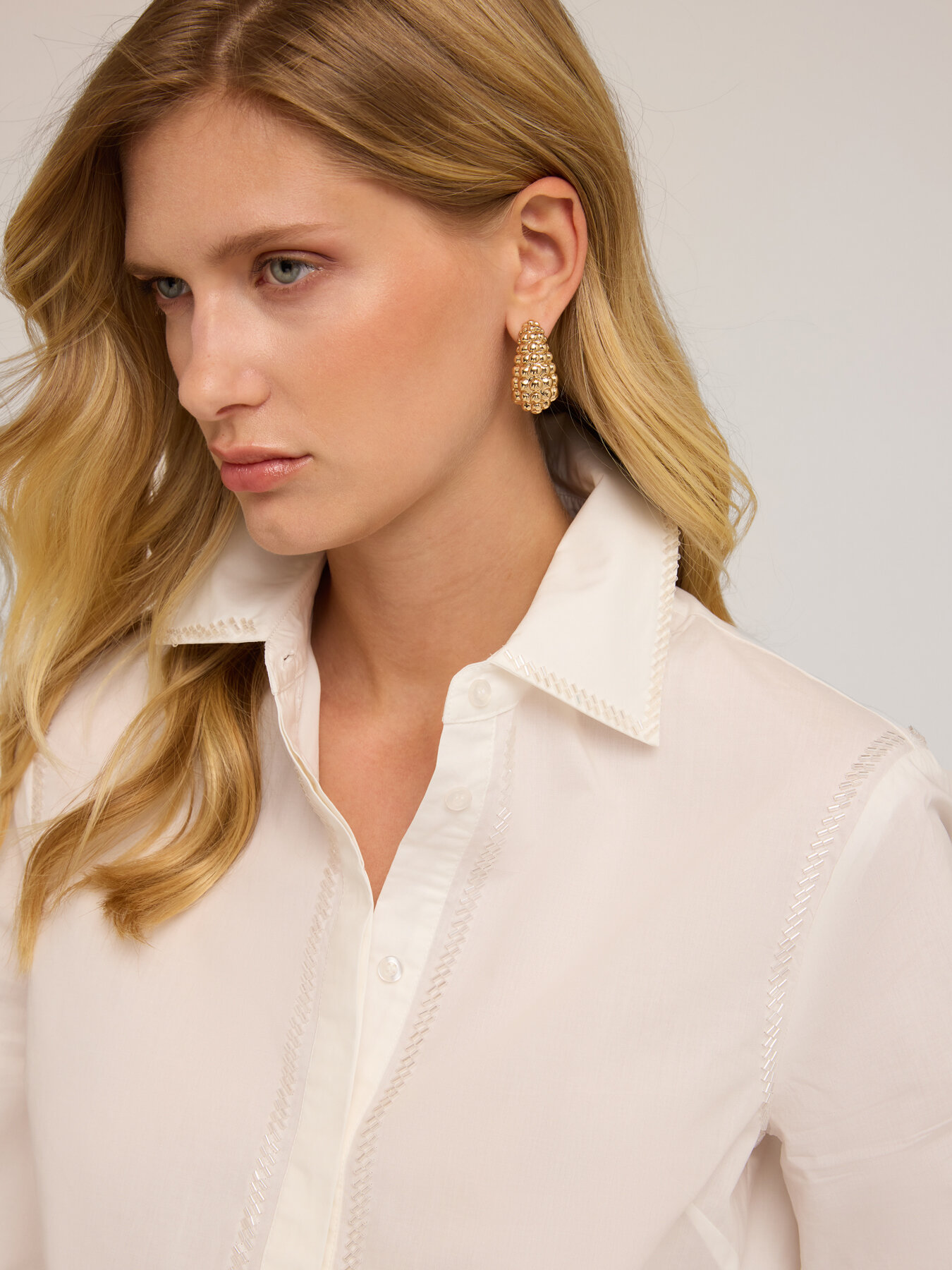 Chemise avec broderies de cannetilles image number 2