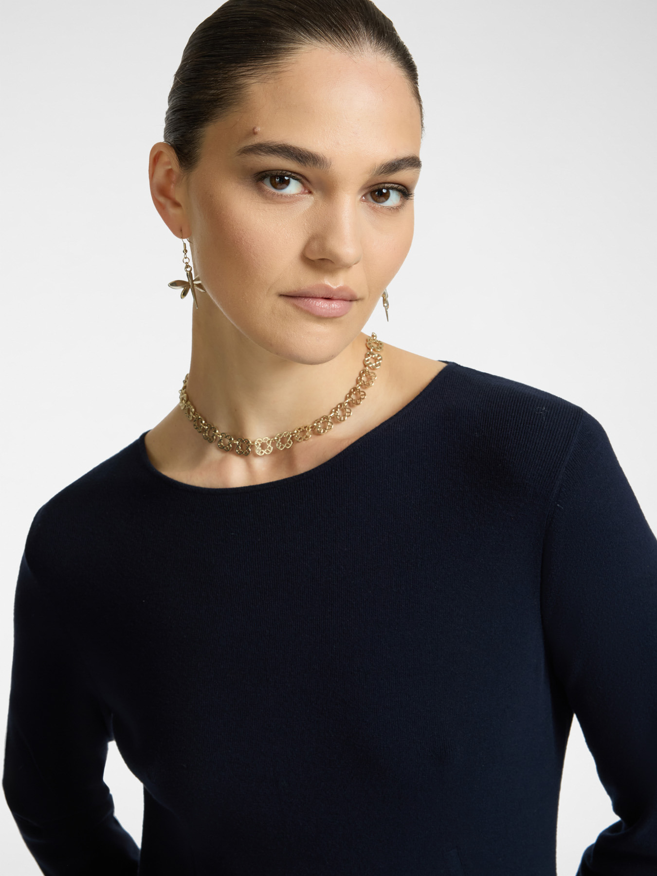 Knitted dress with buttons image number 4